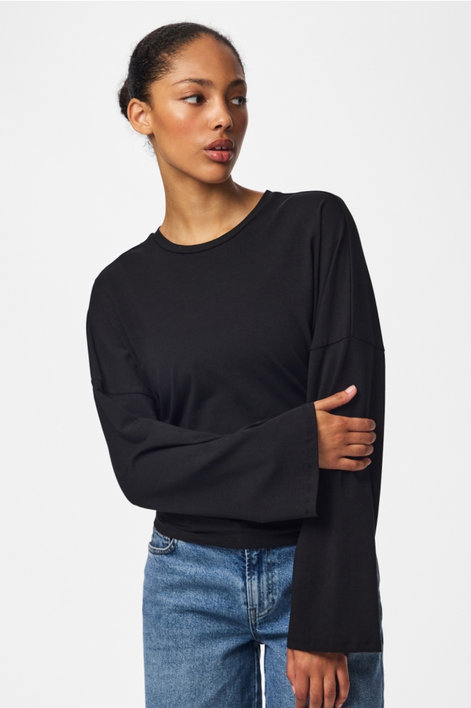 Pieces zwarte dames t-shirt | Model vooraanzicht