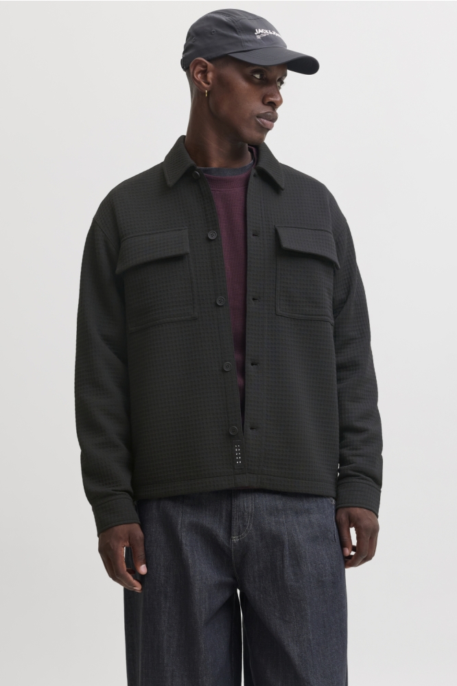 Jack & Jones zwarte heren overhemd | Model vooraanzicht