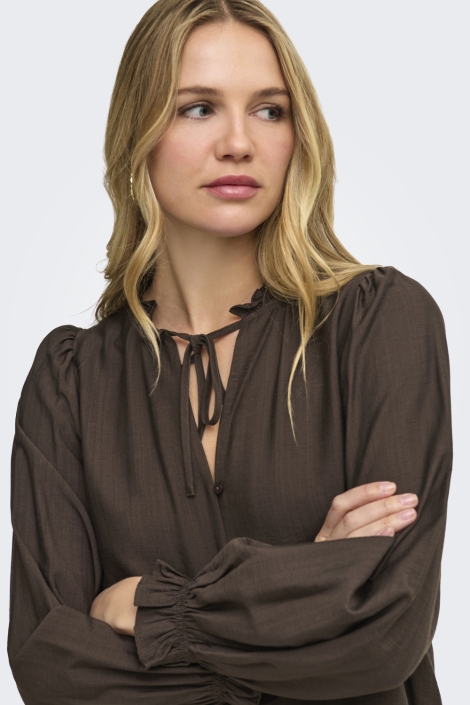 Jacqueline de Yong bruine dames blouse | Close up