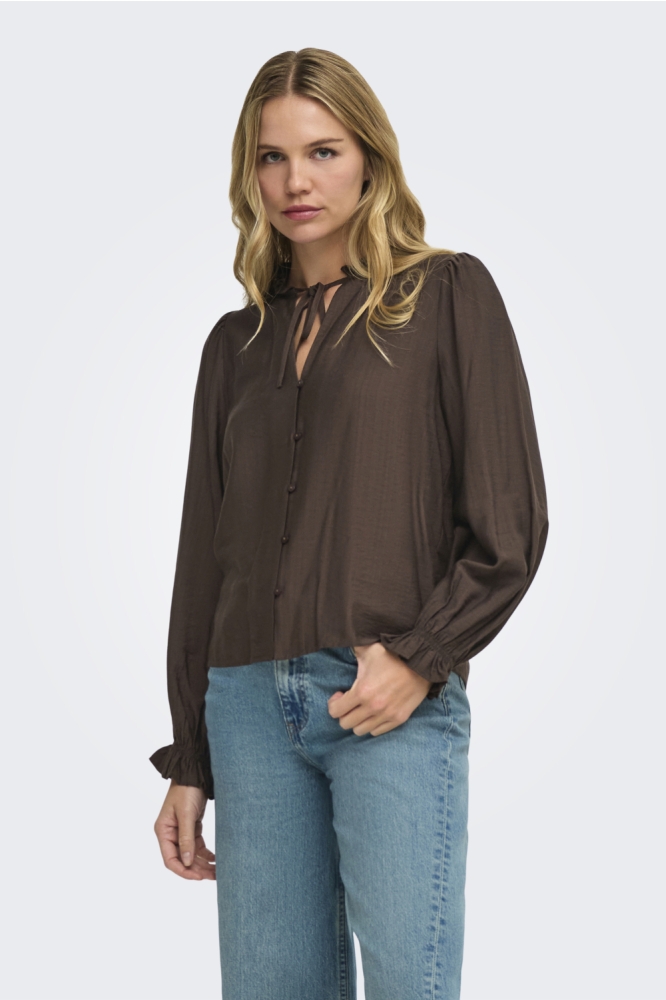 Jacqueline de Yong bruine dames blouse | Model vooraanzicht