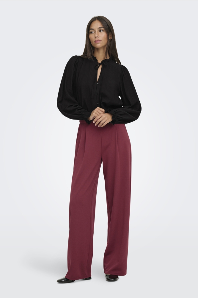 Jacqueline de Yong zwarte dames blouse | Model
