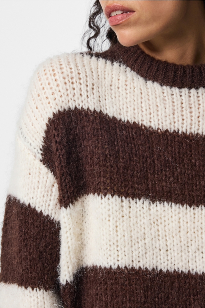 Pieces bruine dames trui | Close up