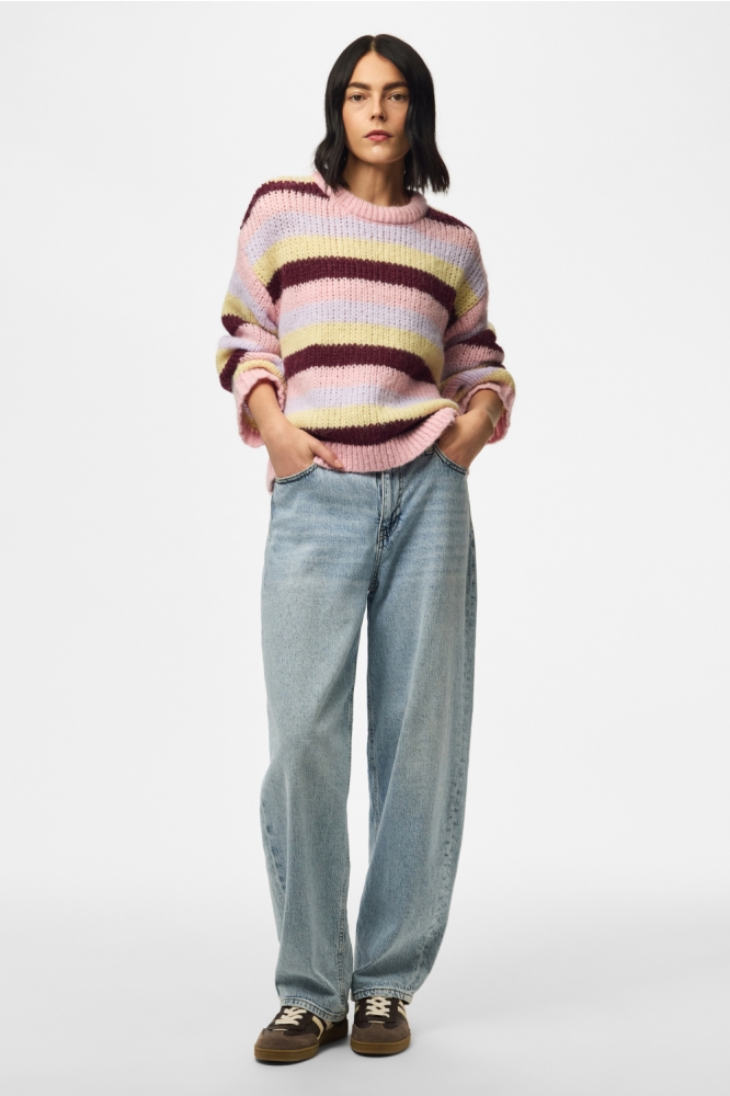 Pieces roze dames trui | Model vooraanzicht
