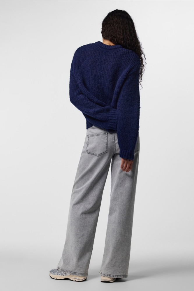Pieces blauwe dames trui | Model achteraanzicht