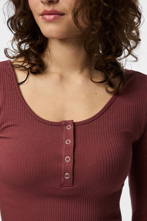 Pieces cognac dames t-shirt | Close up
