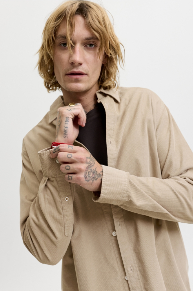 Jack & Jones beige heren blouse | Model vooraanzicht