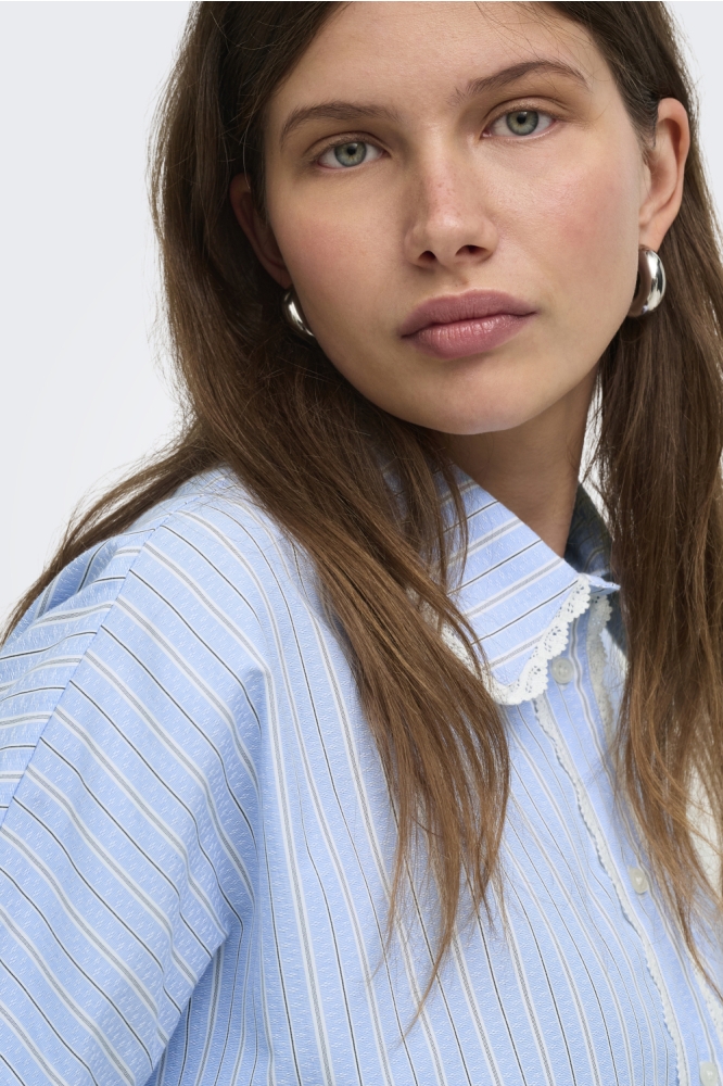 Only blauwe dames blouse | Close up