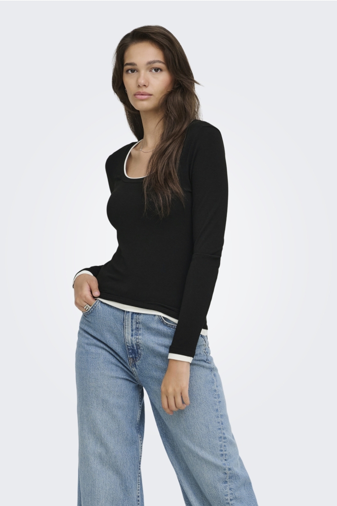 Only zwarte dames t-shirt | Model vooraanzicht