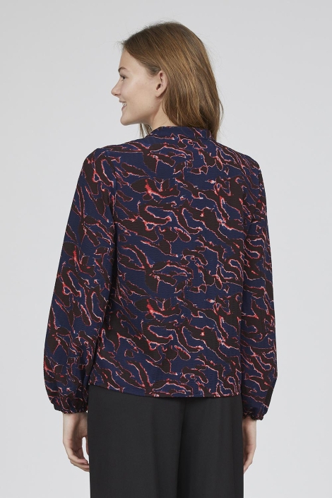 SisterS point blauwe dames blouse | Model achteraanzicht