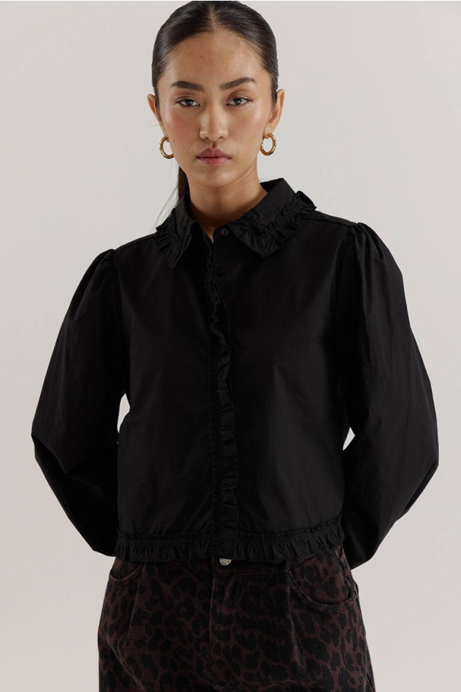 Harper & Yve zwarte dames blouse | Model vooraanzicht