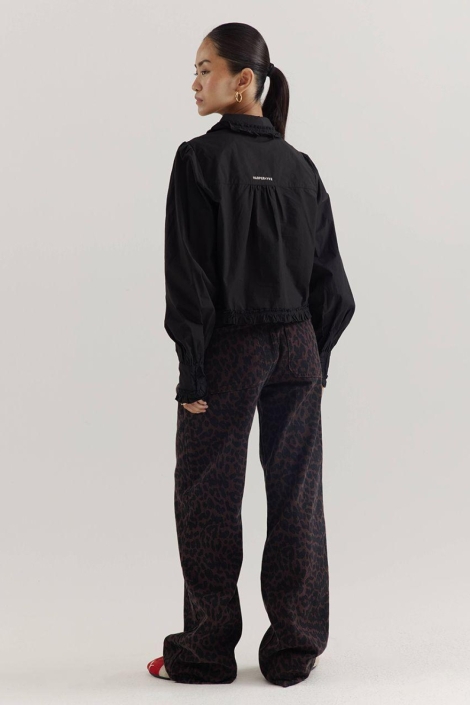 Harper & Yve zwarte dames blouse | Model achteraanzicht