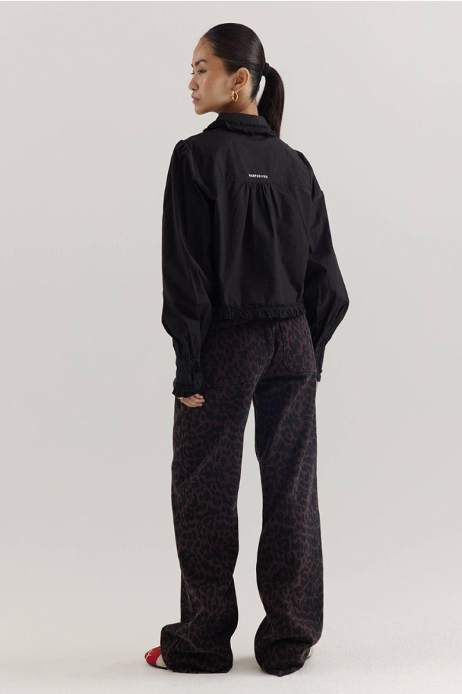 Harper & Yve zwarte dames blouse | Model achteraanzicht