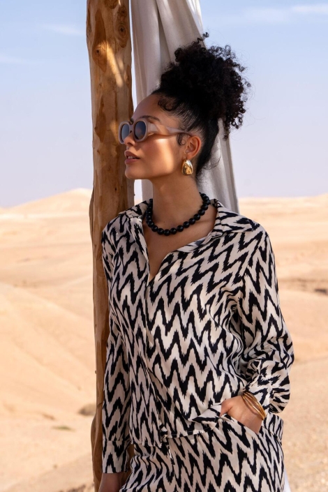 Geisha beige dames blouse | Sfeerbeeld, In situatie