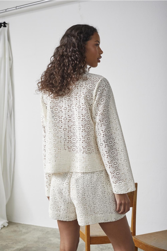 SisterS point beige dames blouse | Model achteraanzicht