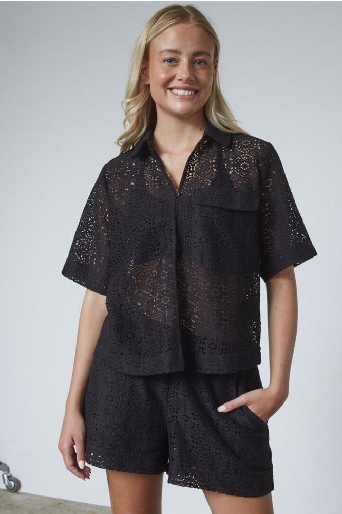 SisterS point zwarte dames blouse | Model vooraanzicht