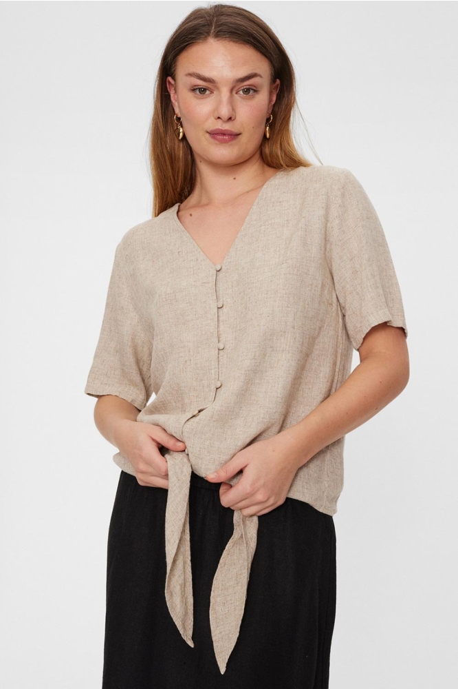 Freequent beige dames blouse | Model vooraanzicht