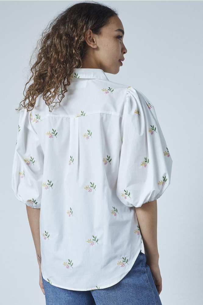 SisterS point witte dames blouse | Model achteraanzicht