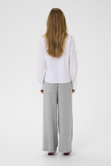 Kaffe witte dames blouse | Model achteraanzicht