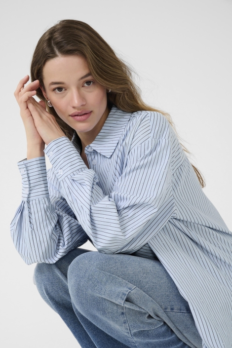 Kaffe blauwe dames blouse | Model vooraanzicht