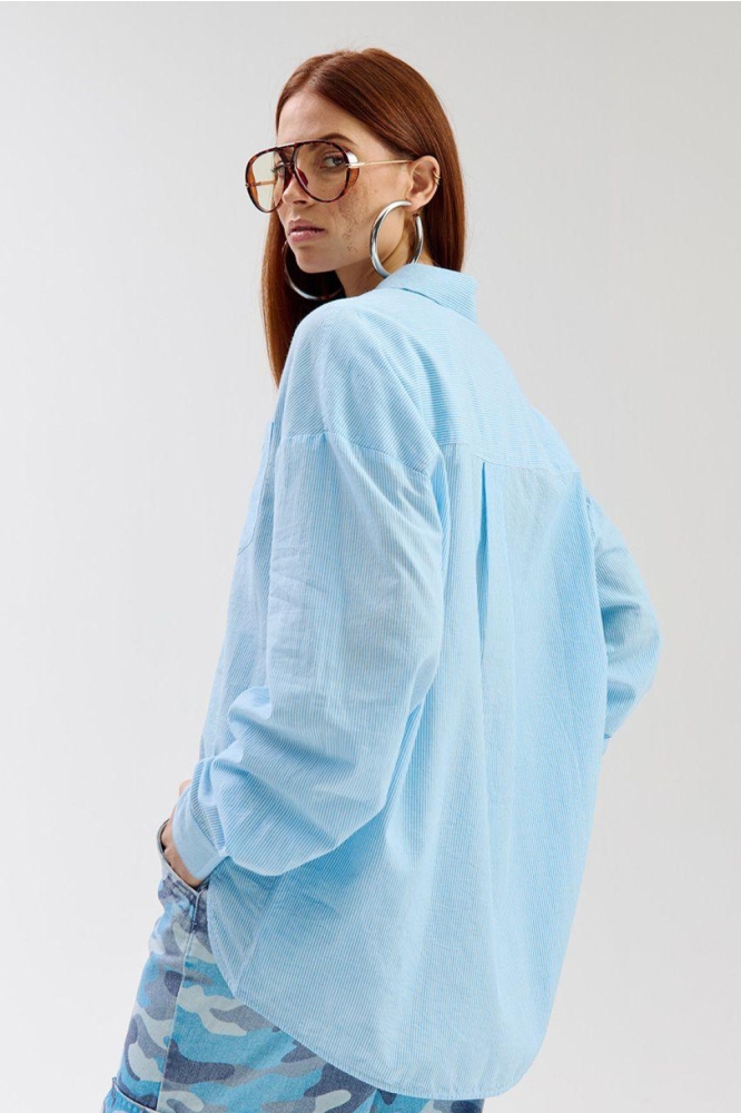 Harper & Yve blauwe dames blouse | Model achteraanzicht