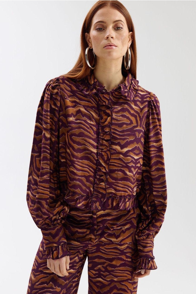 Harper & Yve paarse dames blouse | Model vooraanzicht