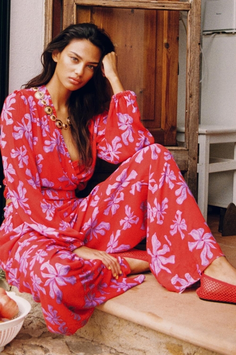 Harper & Yve rode dames blouse | Sfeerbeeld, In situatie