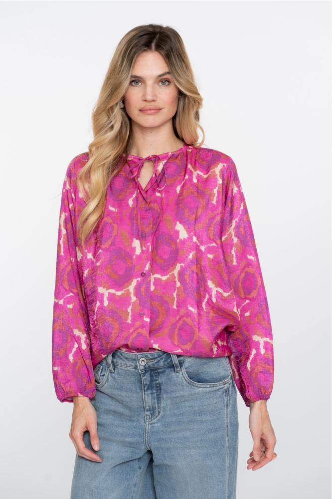 Geisha roze dames blouse | Model vooraanzicht