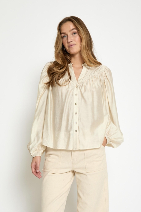 Peppercorn ecru dames blouse | Model vooraanzicht