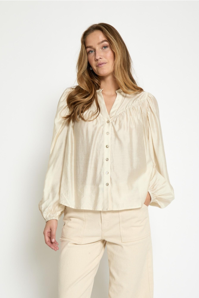 Peppercorn ecru dames blouse | Model vooraanzicht