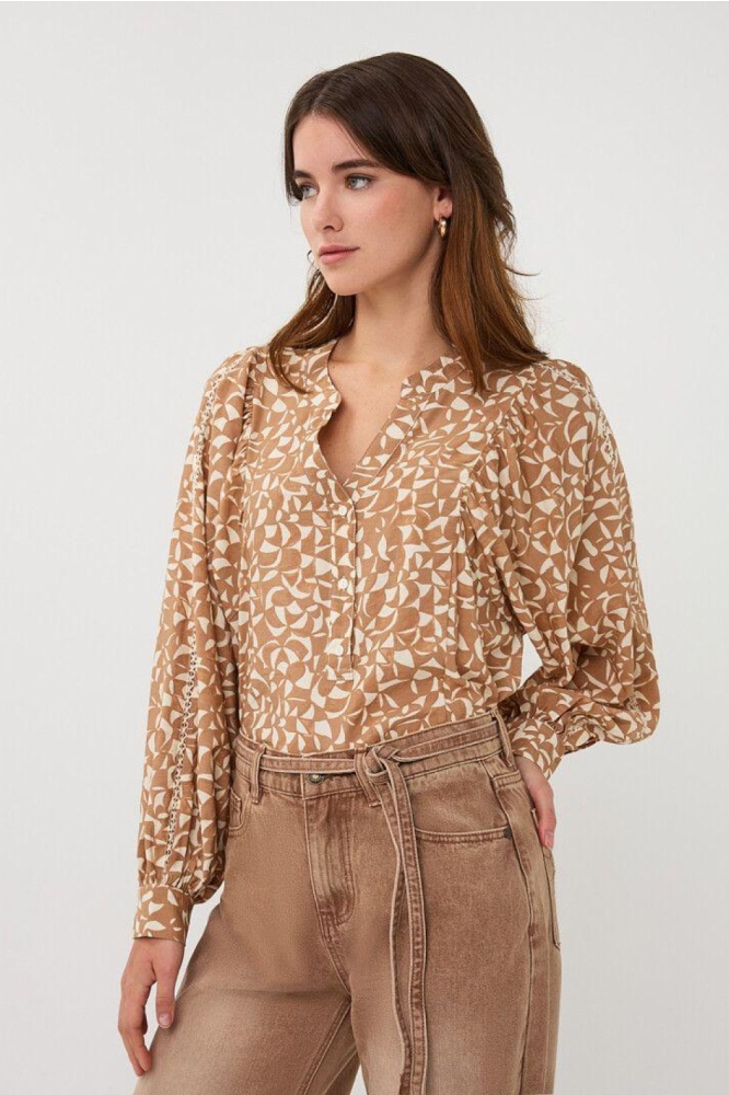 EsQualo camel dames blouse | Model