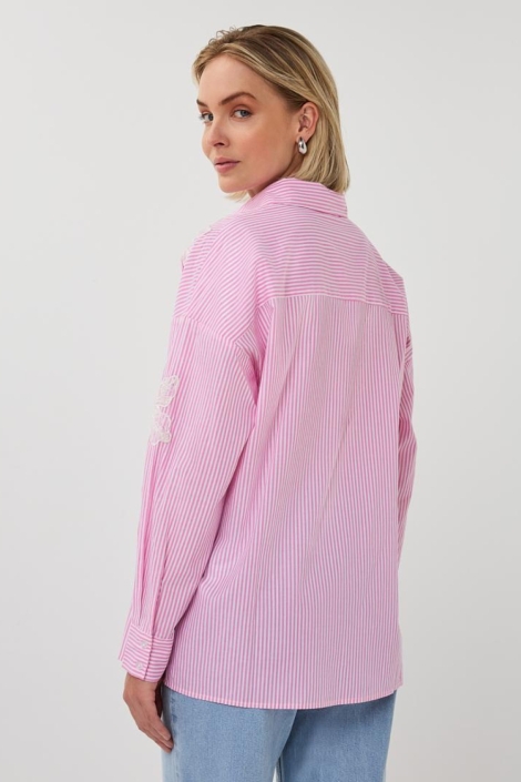 EsQualo roze dames blouse | Model achteraanzicht