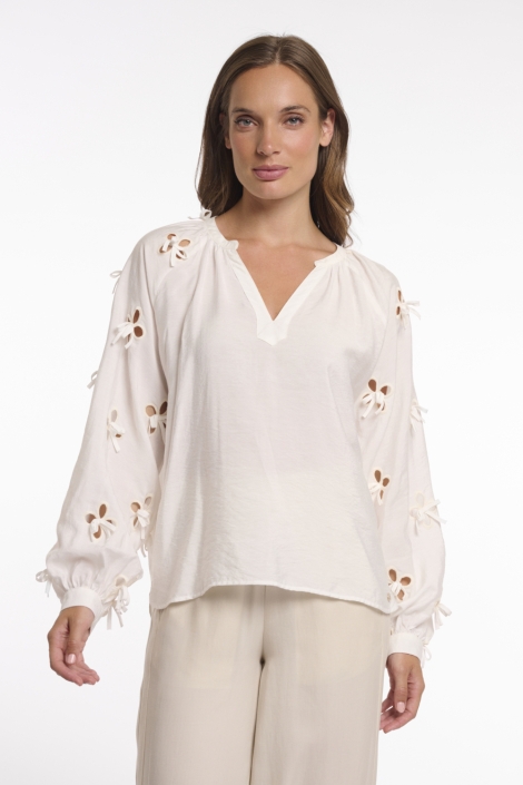 Rino & Pelle witte dames blouse | Model vooraanzicht