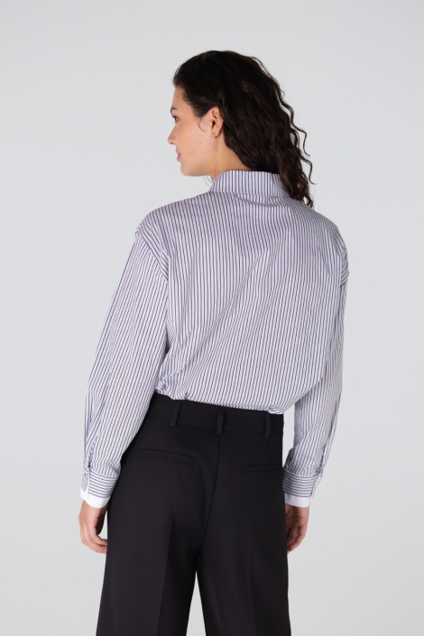 Juffrouw Jansen zwarte dames blouse | Model achteraanzicht