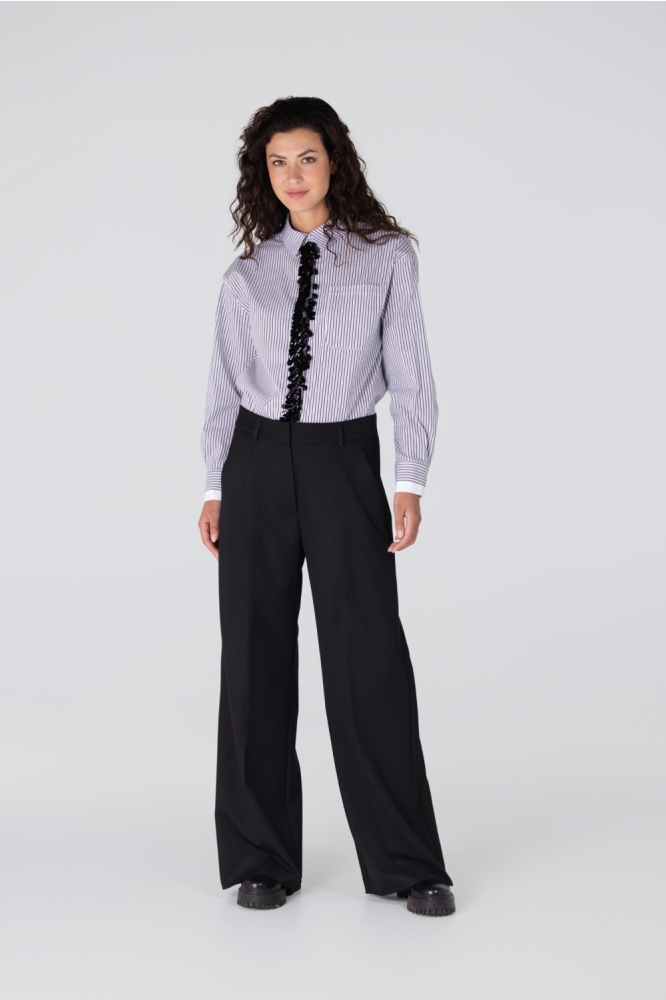 Juffrouw Jansen zwarte dames blouse | Model