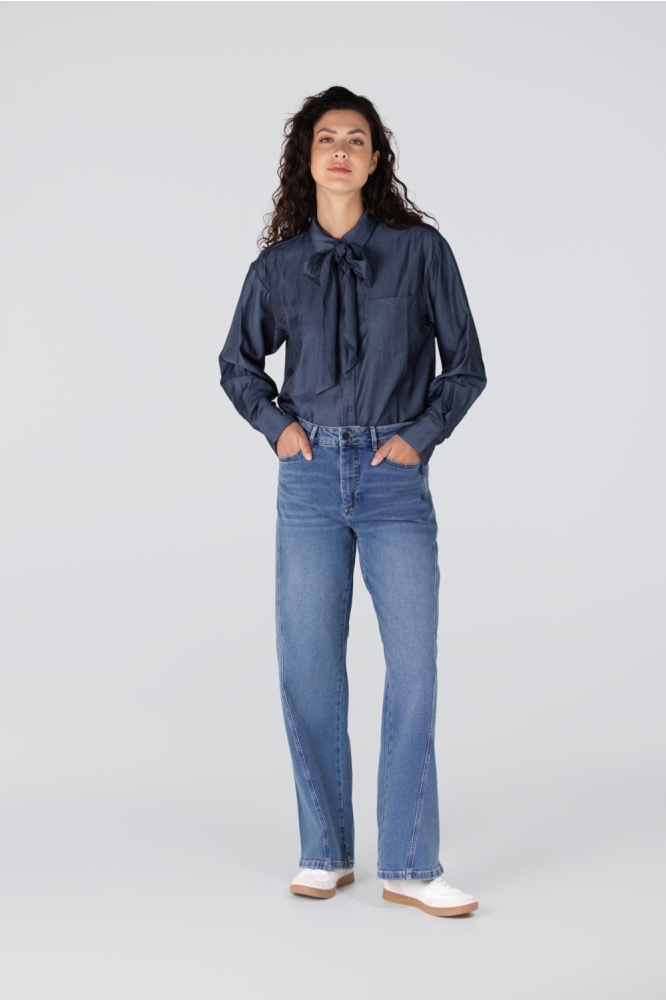 Juffrouw Jansen blauwe dames blouse | Model