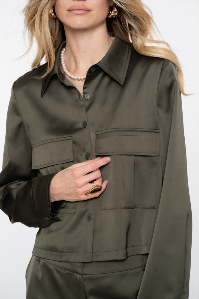 Geisha groene dames blouse | Close up