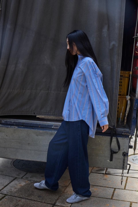 Ichi blauwe dames blouse | Model zijaanzicht