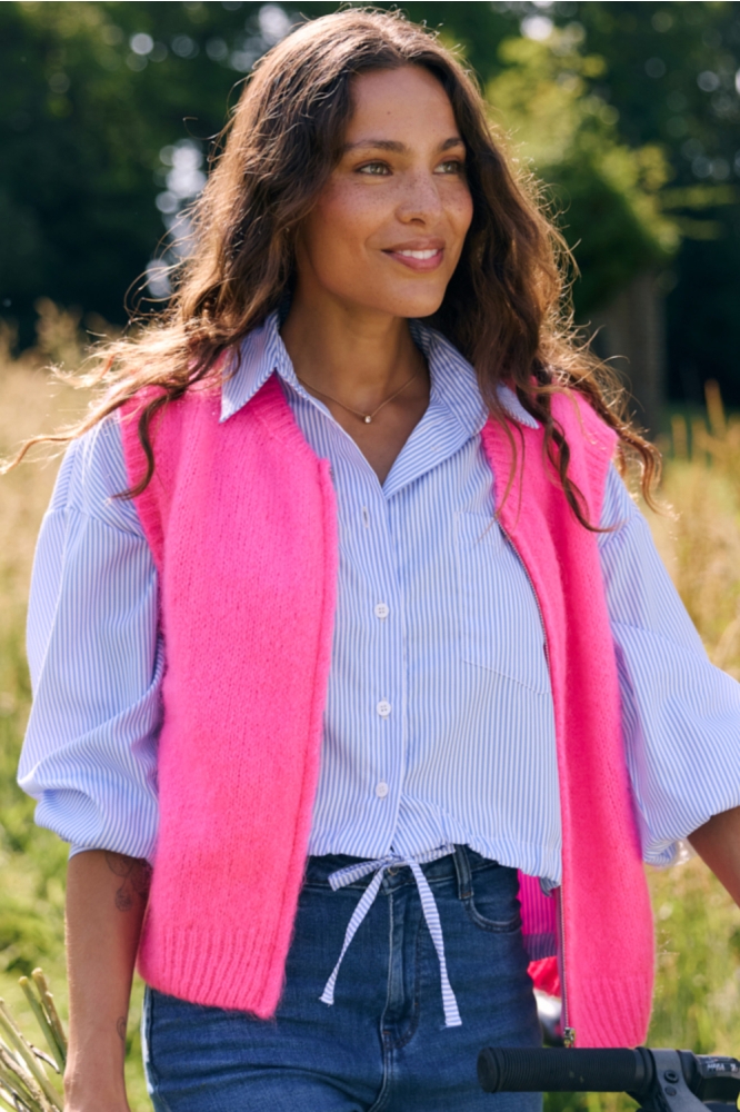 LolaLiza blauwe dames blouse | Sfeerbeeld, In situatie