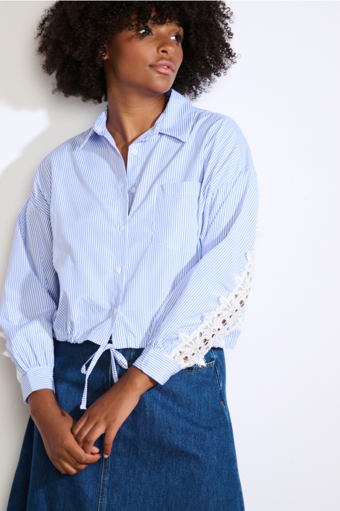 LolaLiza blauwe dames blouse | Model vooraanzicht