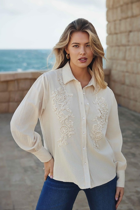 C&S The Label beige dames blouse | Sfeerbeeld, In situatie