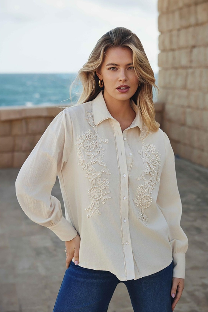 C&S The Label beige dames blouse | Sfeerbeeld, In situatie