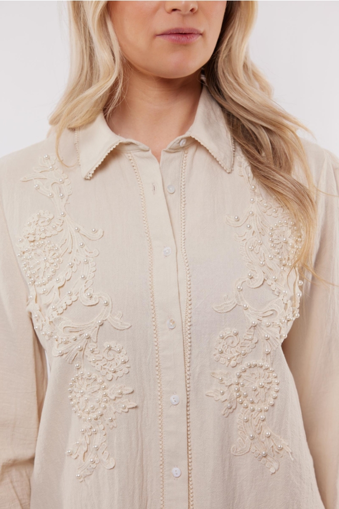 C&S The Label beige dames blouse | Close up