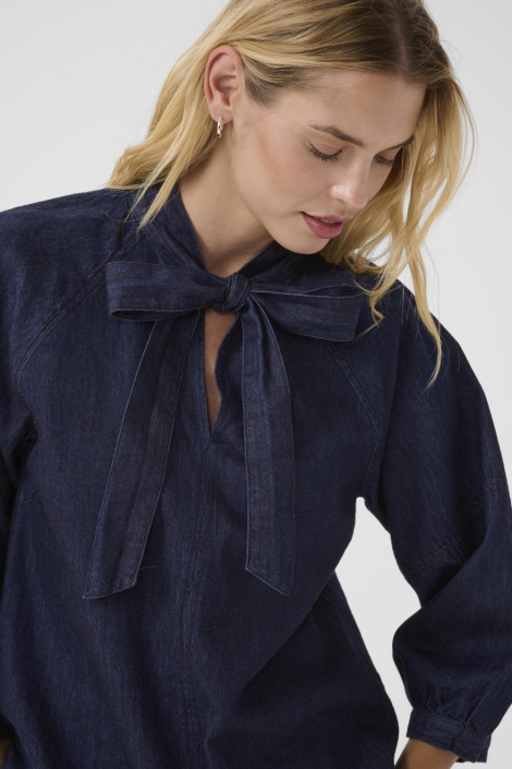 Part Two blauwe dames blouse | Close up