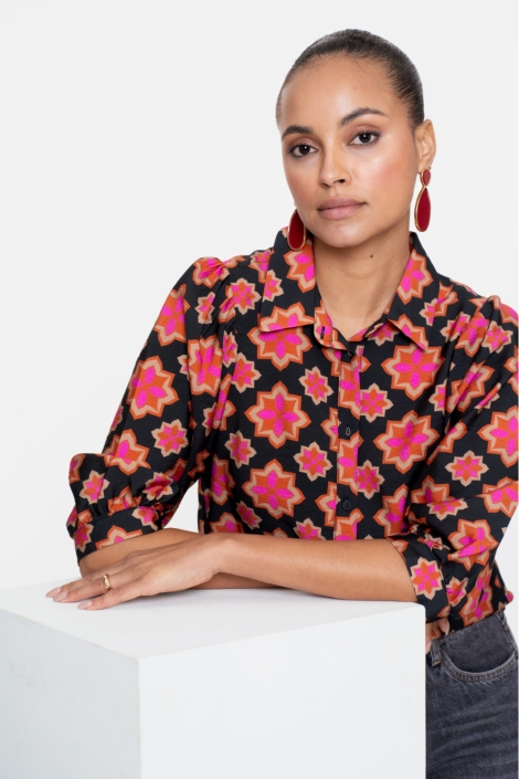 Geisha zwarte dames blouse | Model vooraanzicht