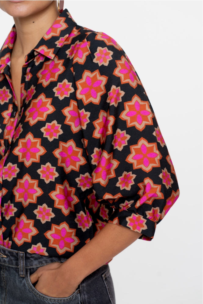 Geisha zwarte dames blouse | Close up