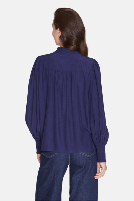 SisterS point blauwe dames blouse | Model achteraanzicht