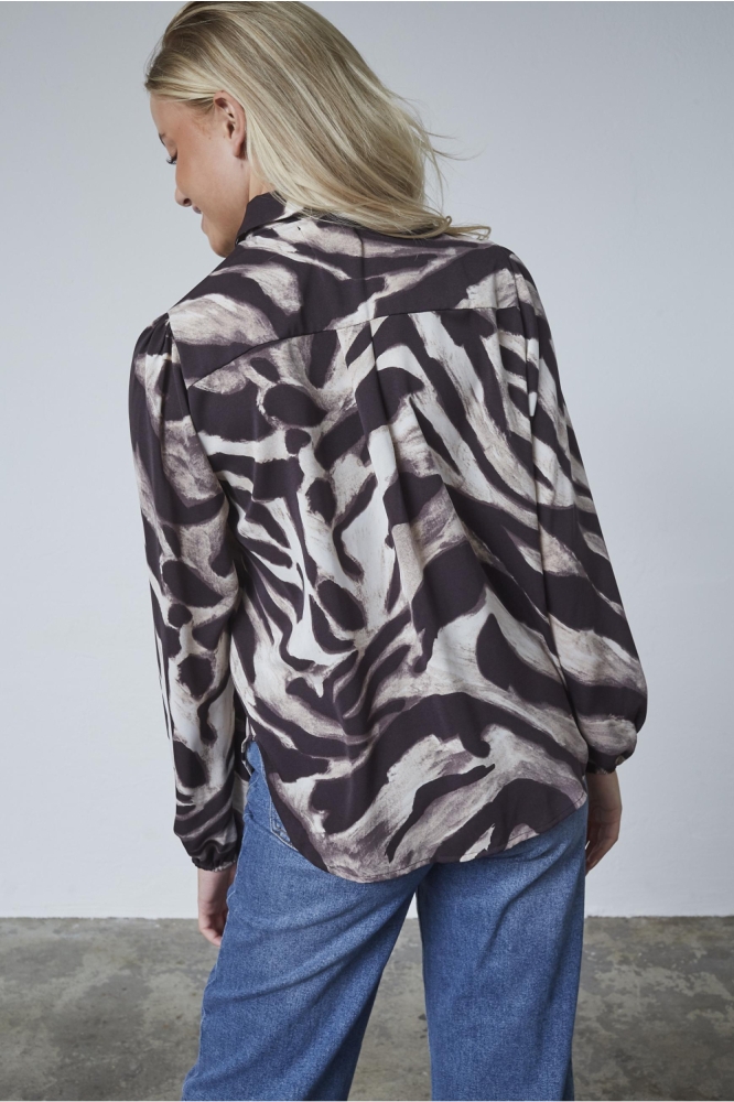 SisterS point bruine dames blouse | Model achteraanzicht