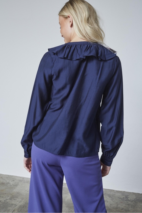 SisterS point blauwe dames blouse | Model achteraanzicht