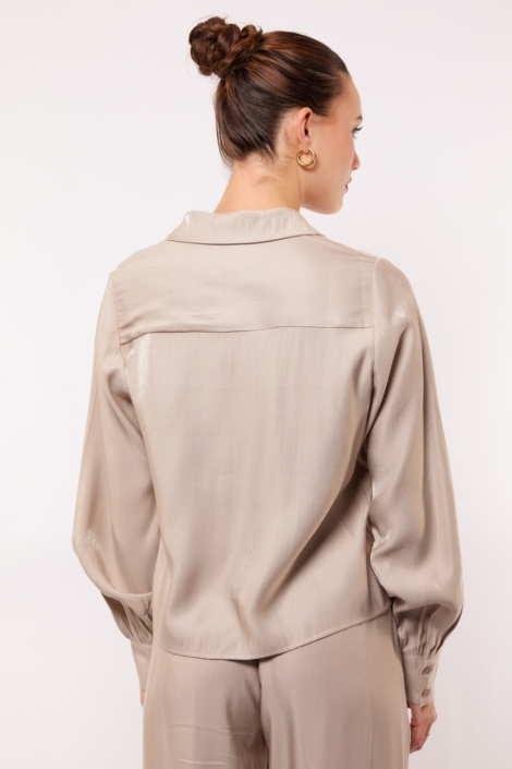 Fluresk beige dames blouse | Model achteraanzicht