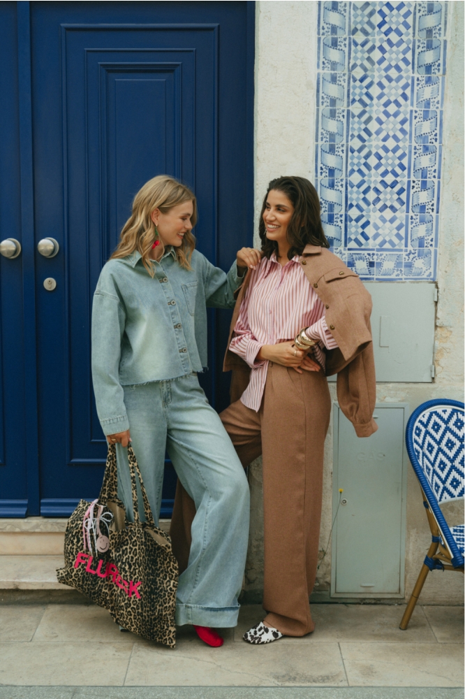 Fluresk groene dames blouse | Sfeerbeeld, In situatie